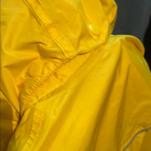 Coleman Yellow and Black Raincoat with Water-Resistant Material - Picture 13 of 16
